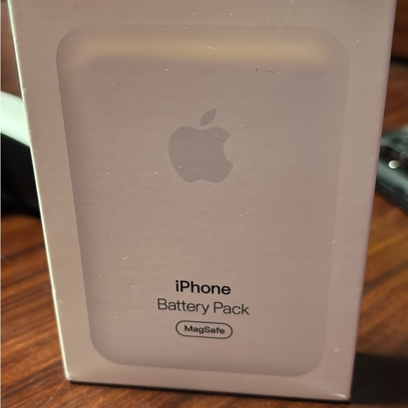 Apple White iPhone Battery Pack with MagSafe
